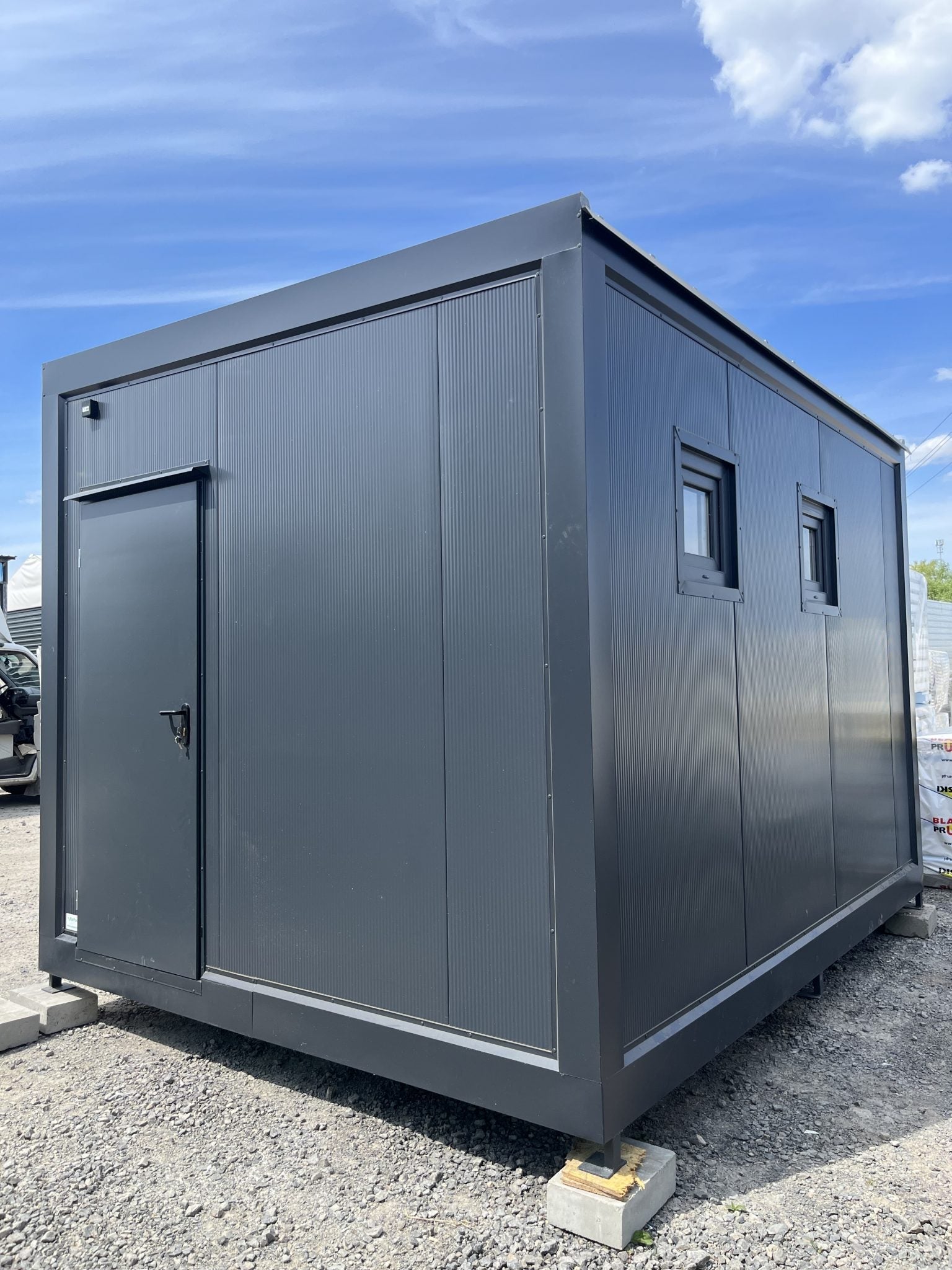 CONTENEDOR SANITARIO-2 URINARIOS-2 INODOROS-2 LAVABOS-DUCHA CON CALDERA (4X3X2,9M)