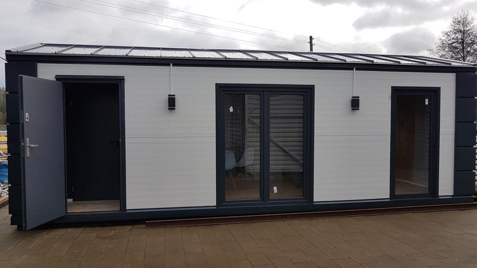 CONTENEDOR HABITABLE 8X3M