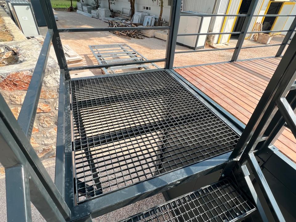 CAFETERÍA CONTENEDOR CON PORCHE Y TERRAZA