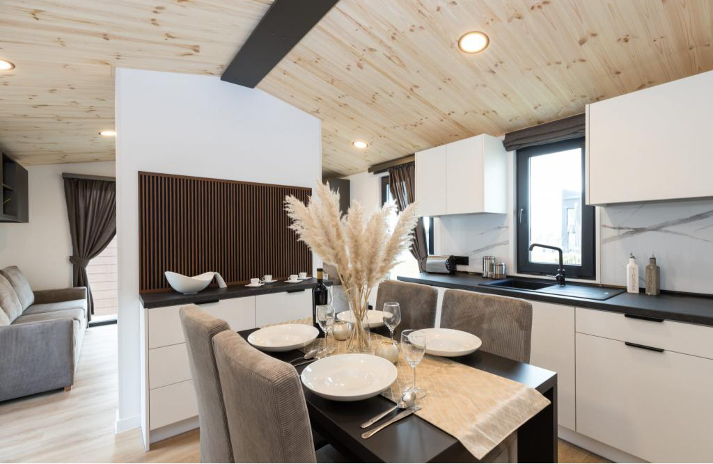 CASA MOVIL MALDIVES LODGE (15,125 X 6 M)