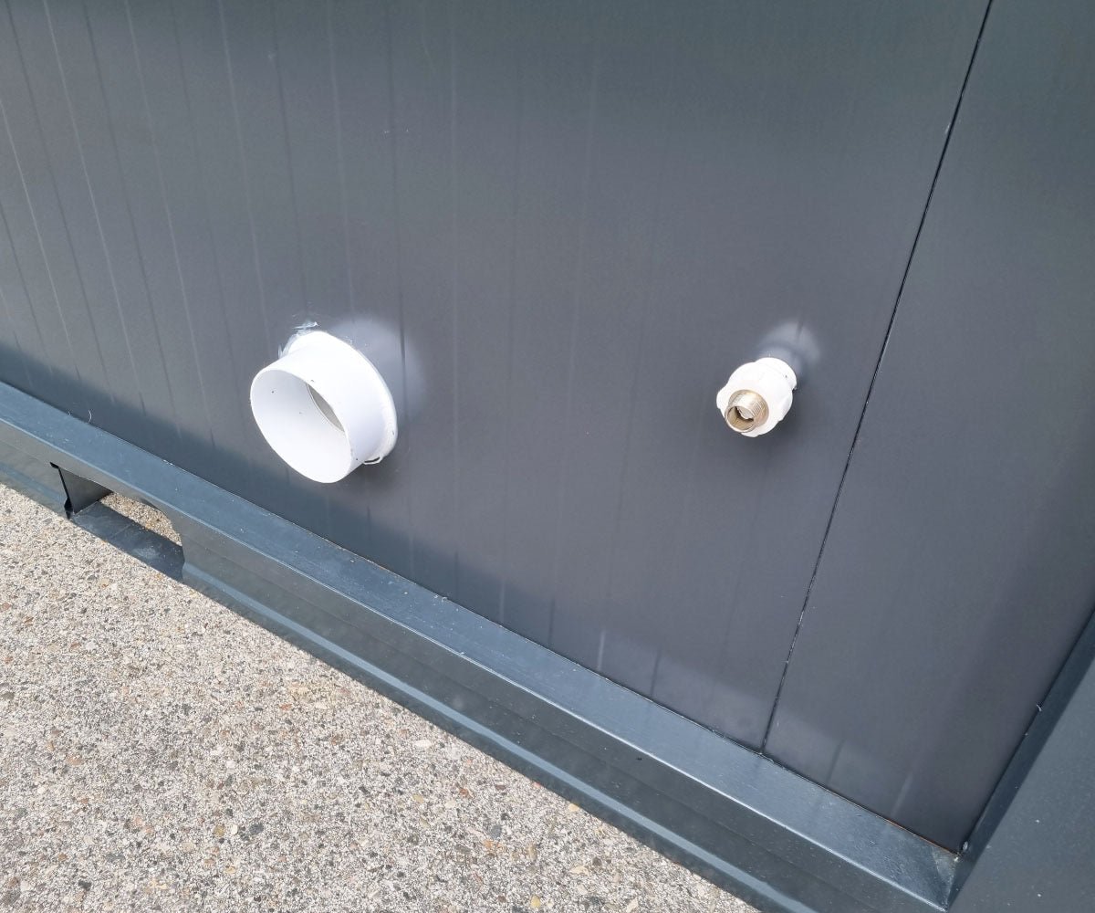 CONTENEDOR SANITARIO WC – URINARIO- CON DOBLE CABINA PARA (HOMBRE Y MUJER) 240X120M