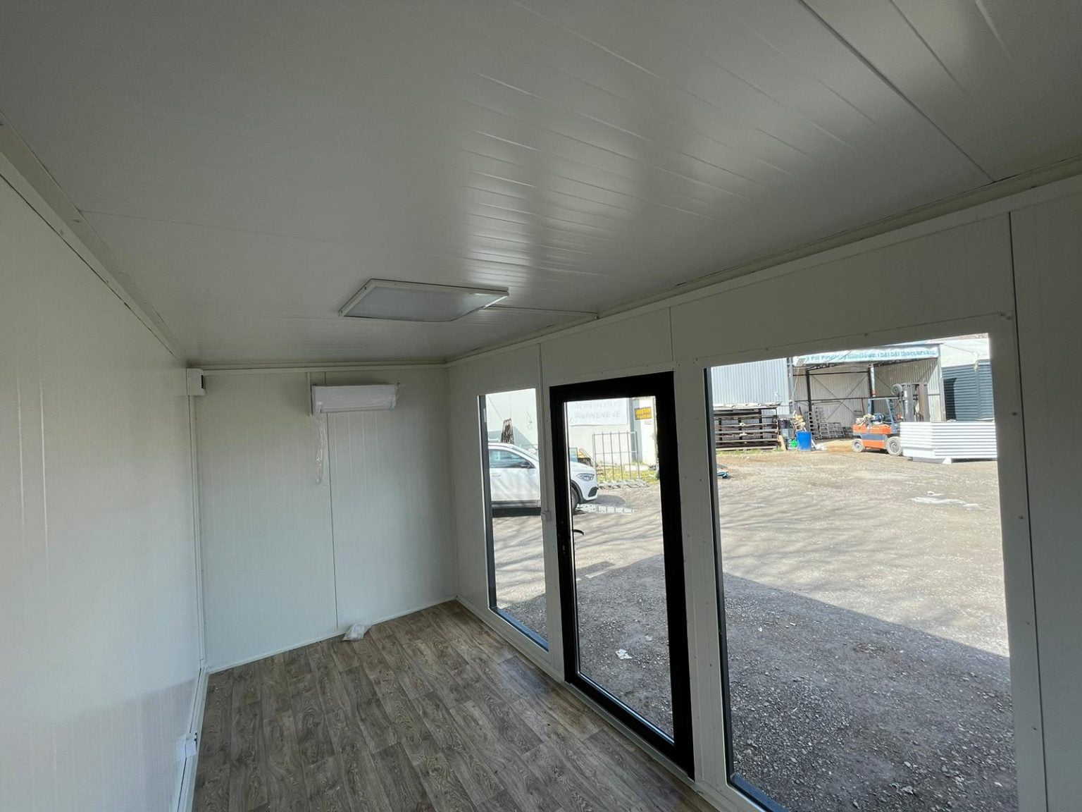 CONTENEDOR DE OFICINA 5 X 2,5 M