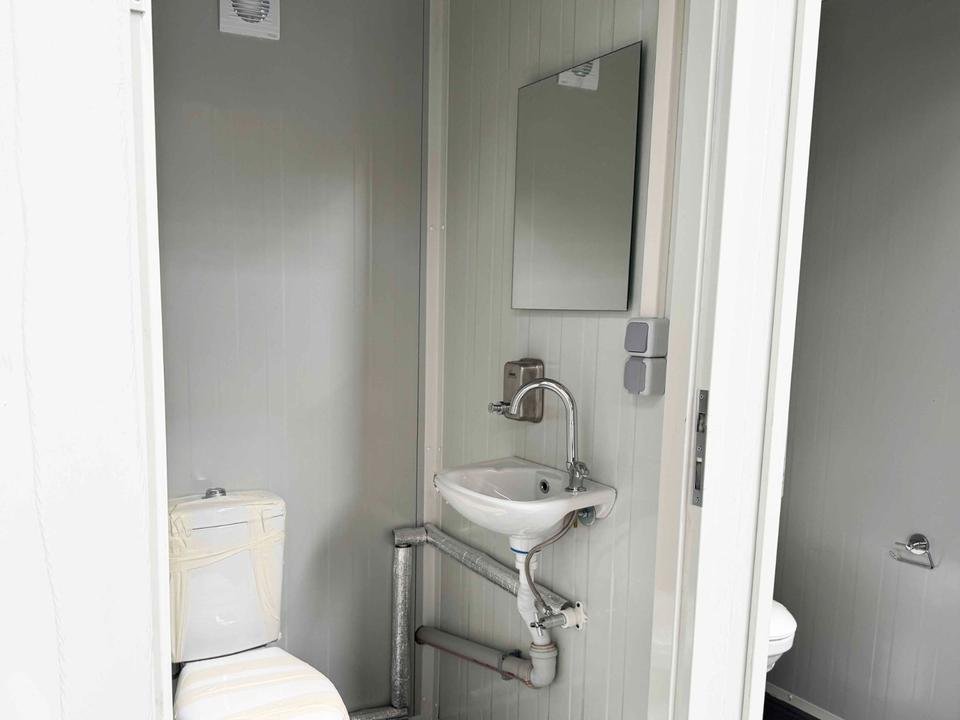 CONTENEDOR SANITARIO DOBLE CON WC (240X120M)NUEVO