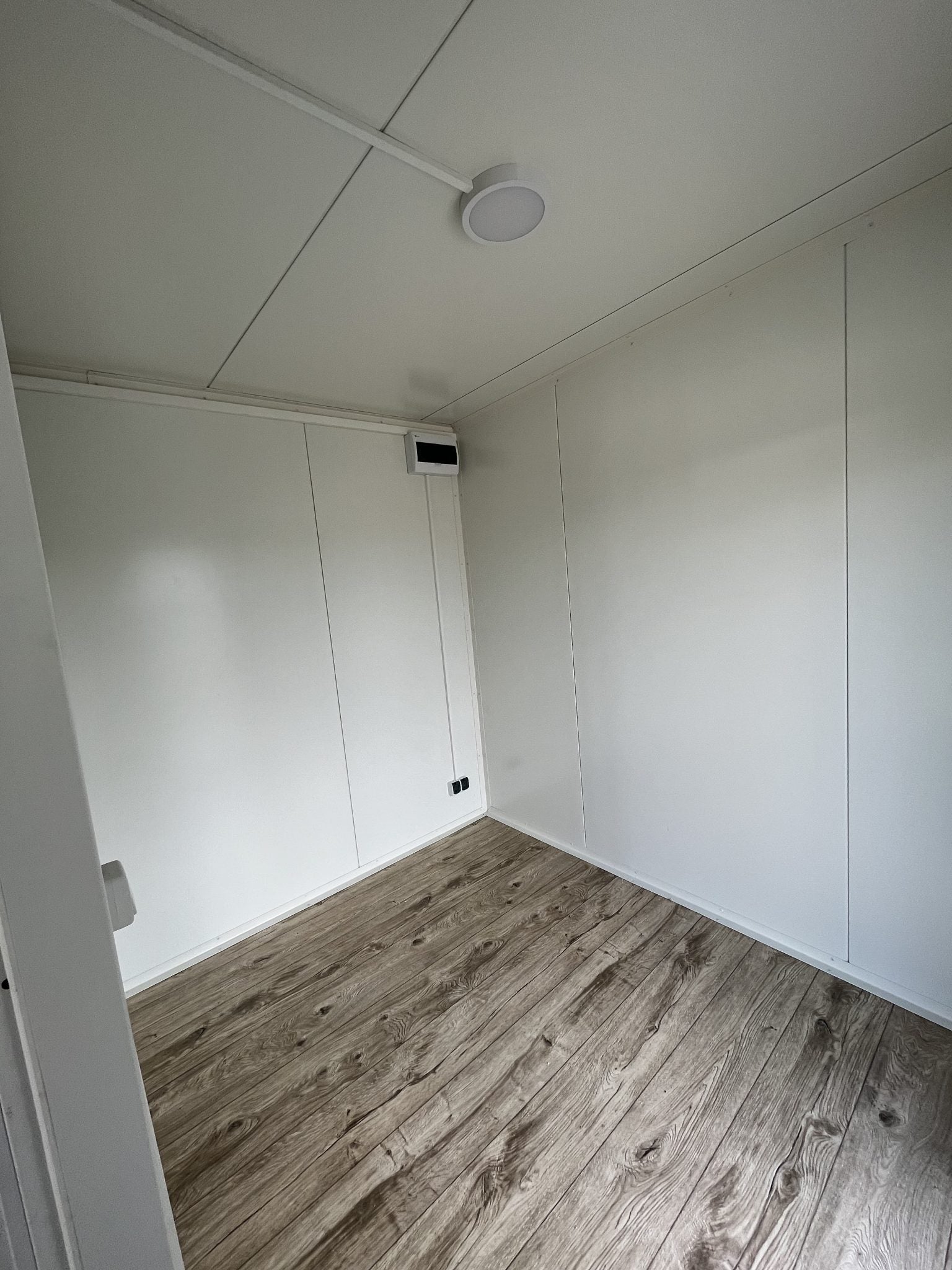 CONTENEDOR HABITABLE 8X3MT