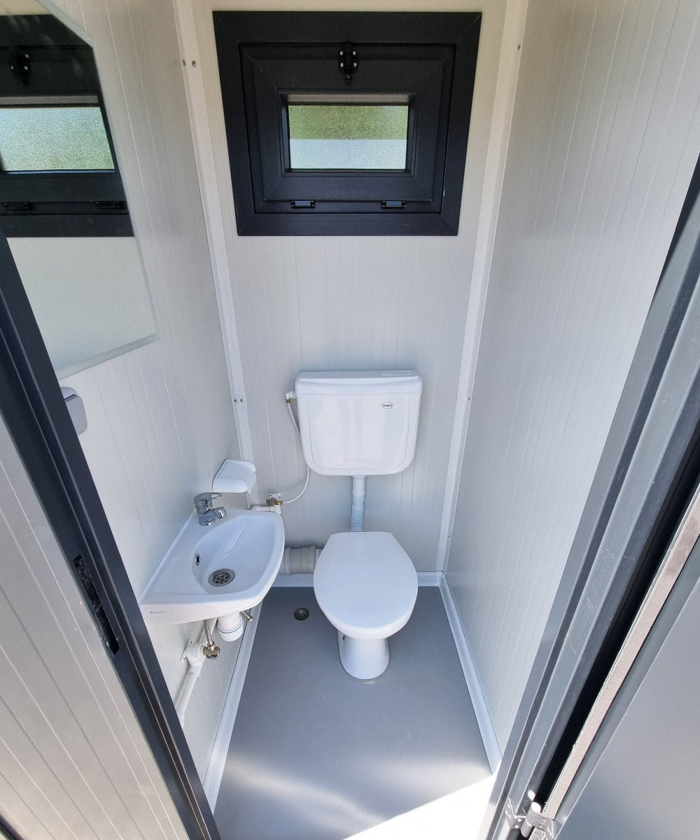 CONTENEDOR SANITARIO WC – URINARIO- CON DOBLE CABINA PARA (HOMBRE Y MUJER) 240X120M