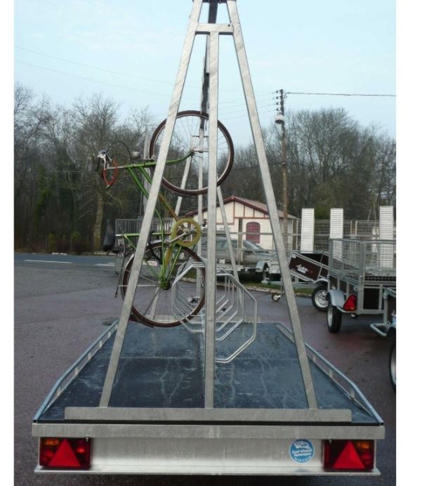 Remolque para transportar 30 bicicletas