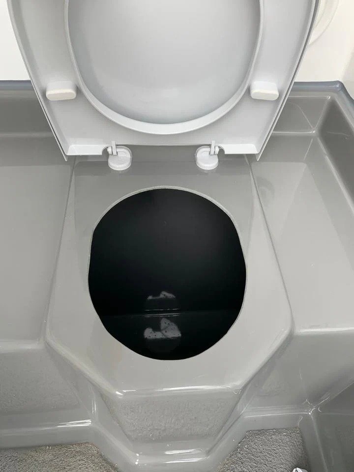 Contenedor WC con Cisterna