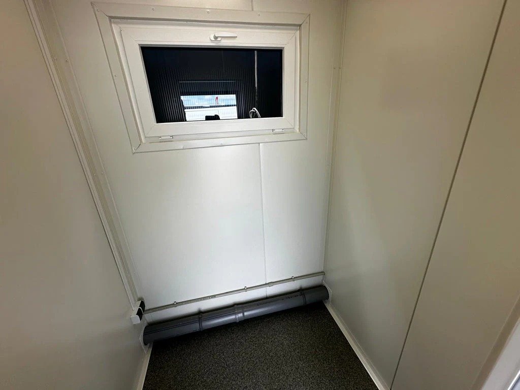 Contenedor Sanitario con Múltiples Unidades: Funcionalidad y Espacio