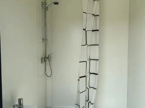 Contenedor Sanitario con 3 Cabinas