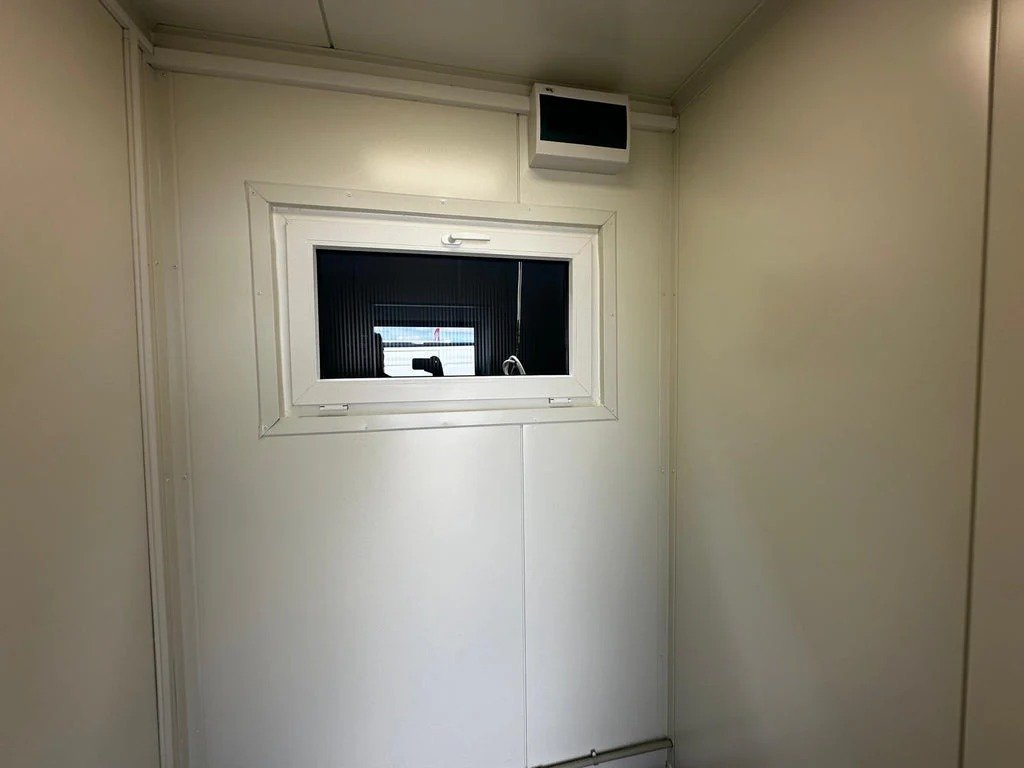 Contenedor Sanitario con Múltiples Unidades: Funcionalidad y Espacio