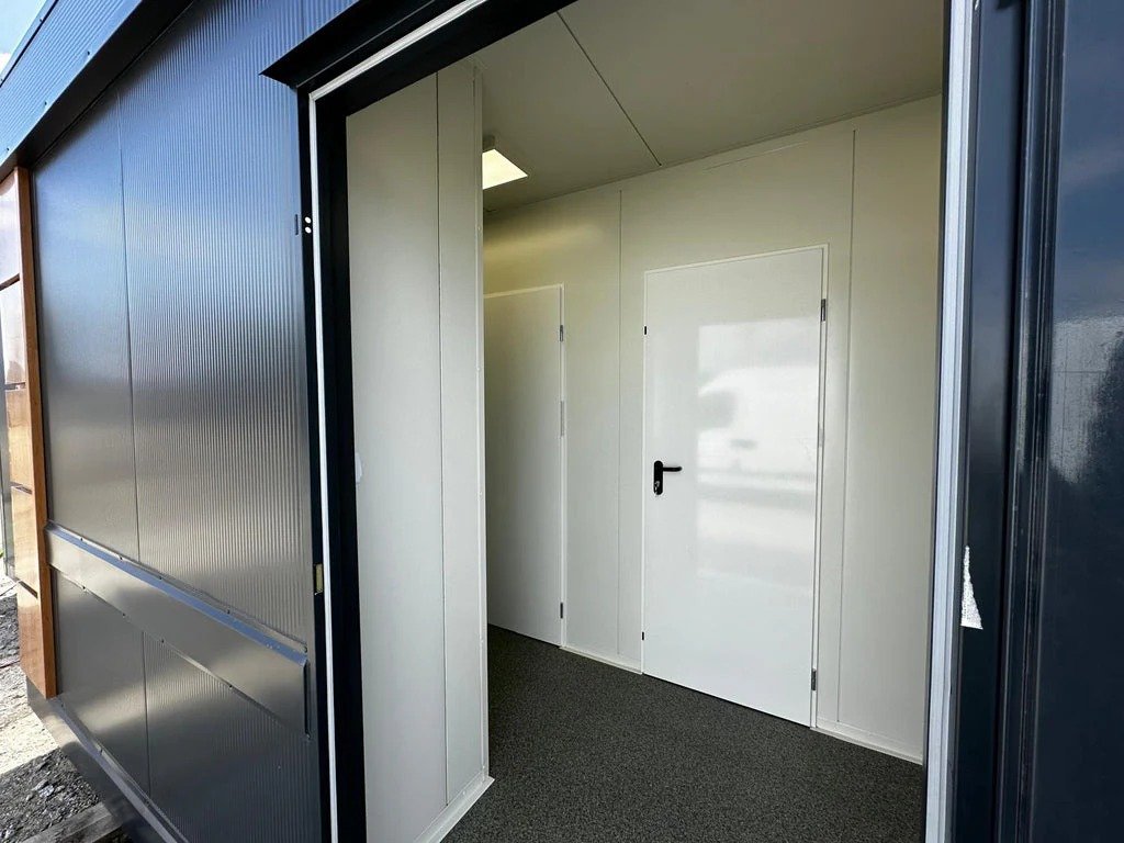 Contenedor Sanitario con Múltiples Unidades: Funcionalidad y Espacio