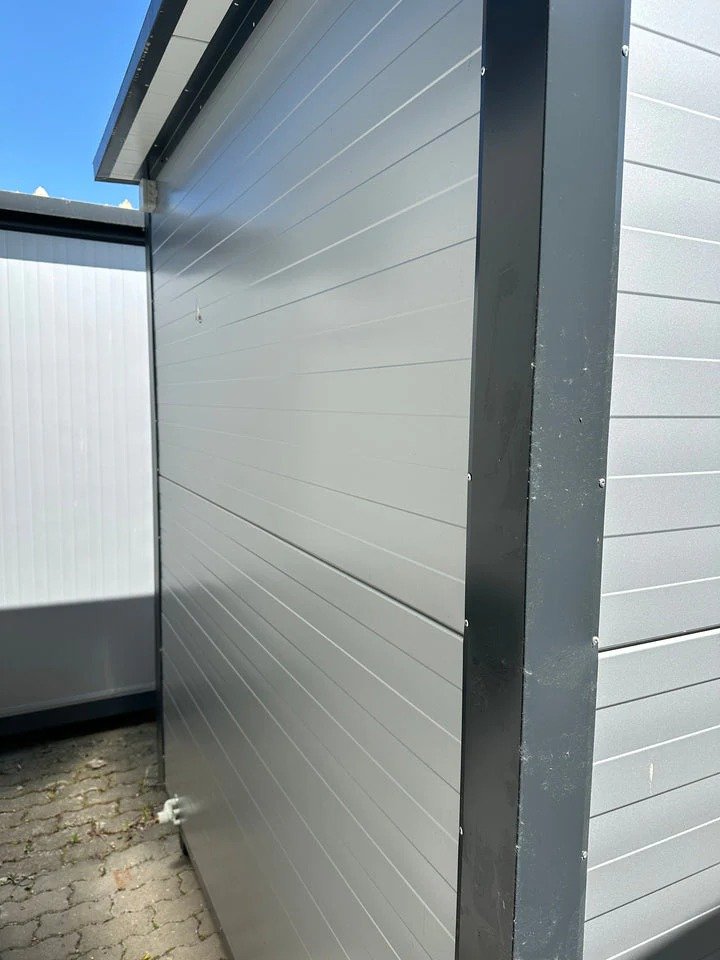 Contenedor Sanitario con Inodoro y Urinario