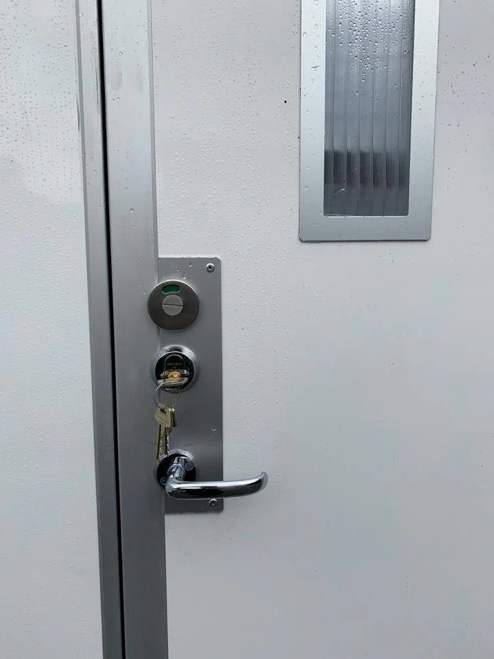 Contenedor WC con Cisterna