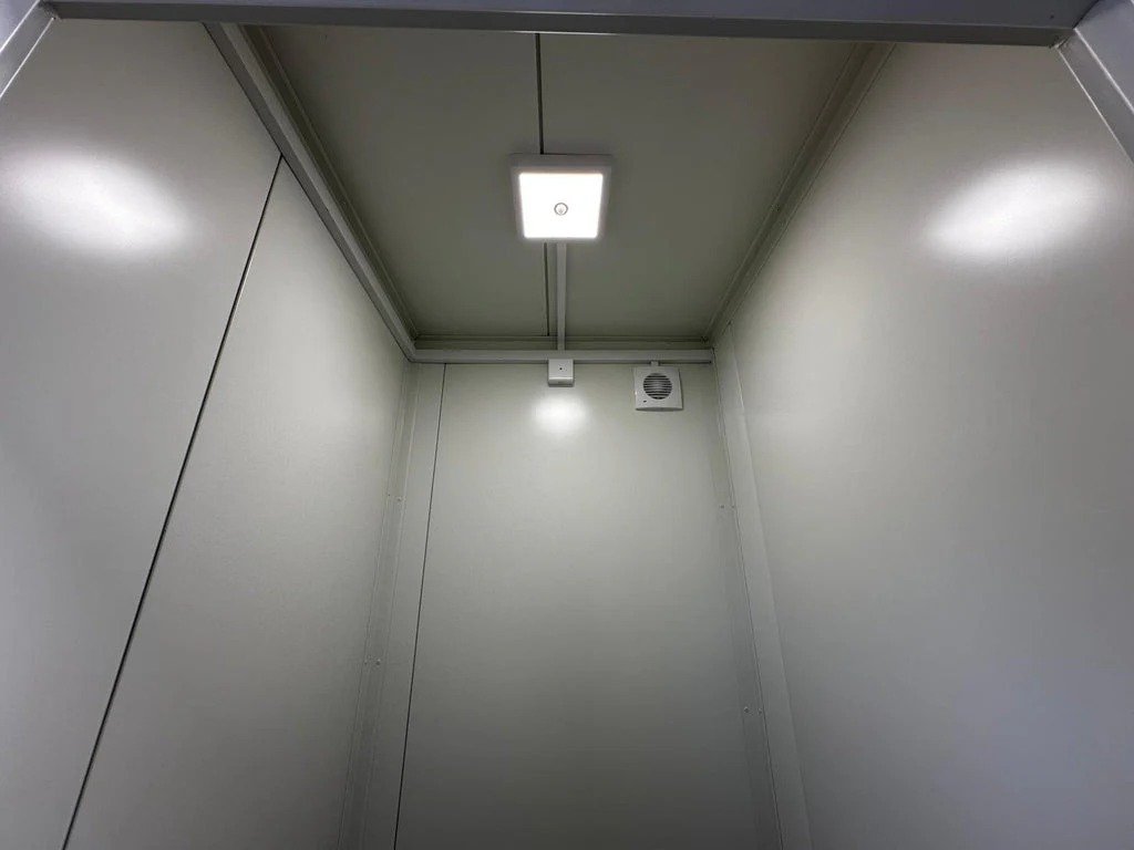 Contenedor Sanitario con Múltiples Unidades: Funcionalidad y Espacio